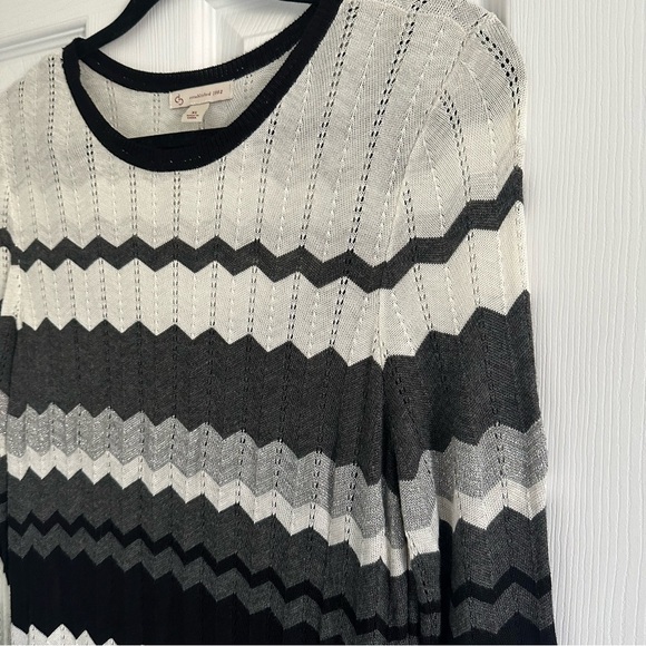 Size L Dress Barn Black and Cream Chevron Long Sleeve Lined Maxi Dress - Picture 3 of 4